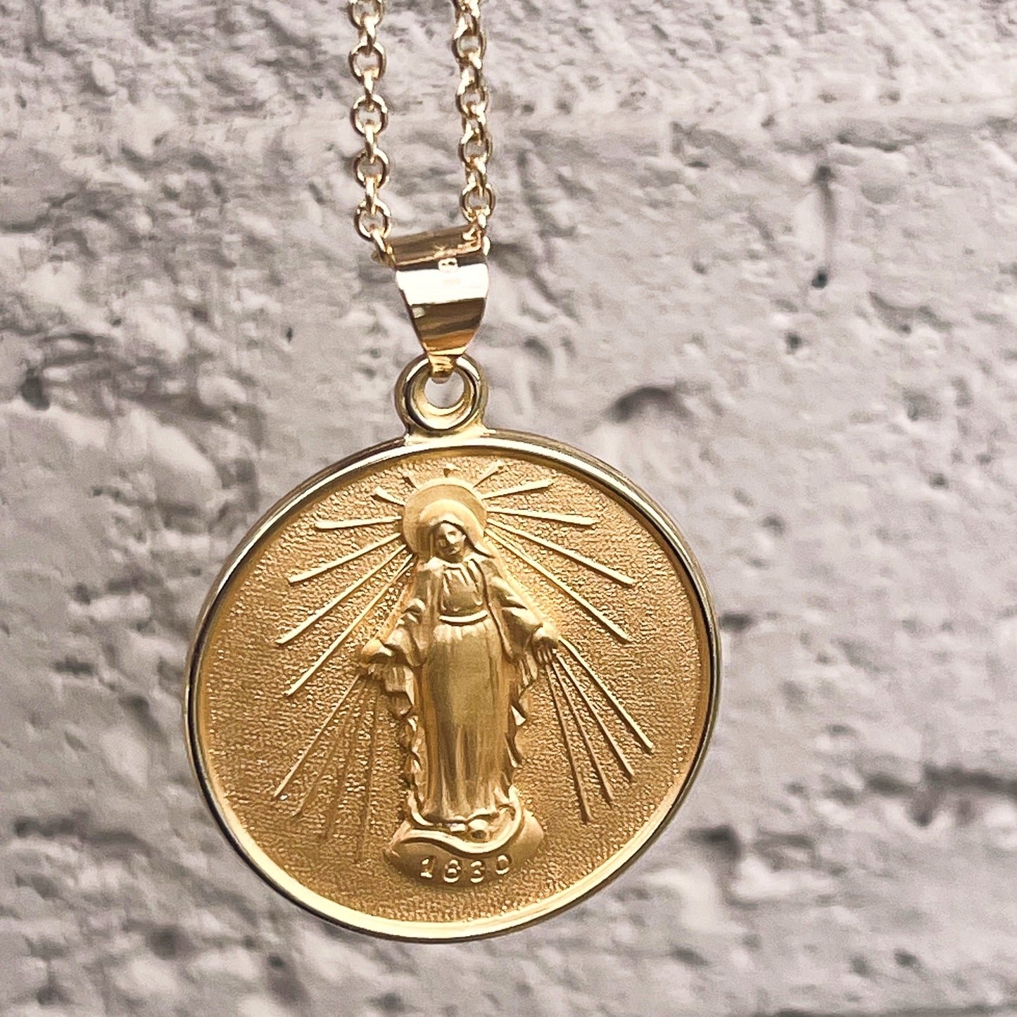 18K Yellow Gold Miraculous Medal XL S Lifestyle