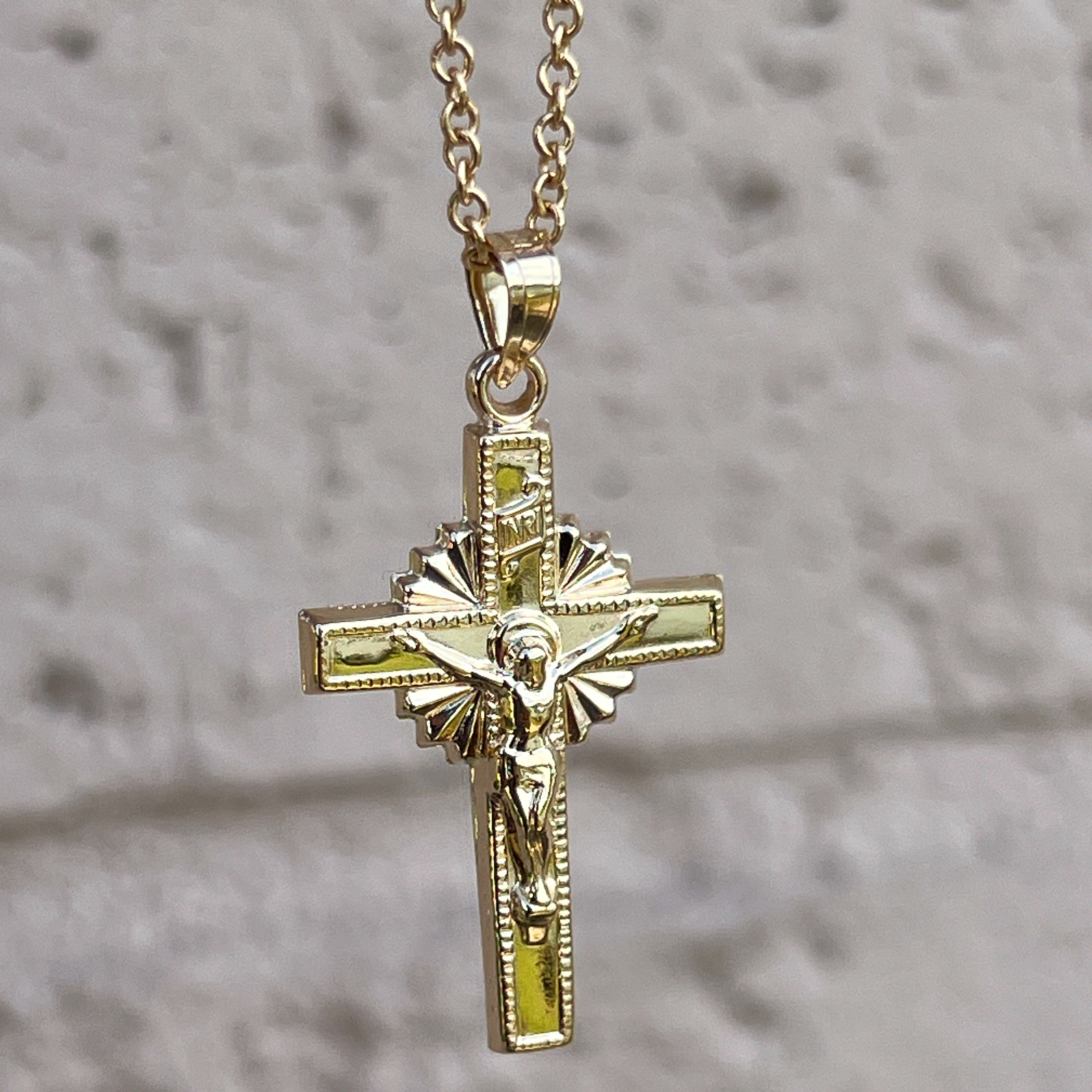 14K Yellow Gold Crucifix M XS Lifestyle